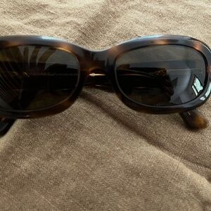 CHANEL AUTH VINTAGE SUNGLASSES MINT COND - Model #5094